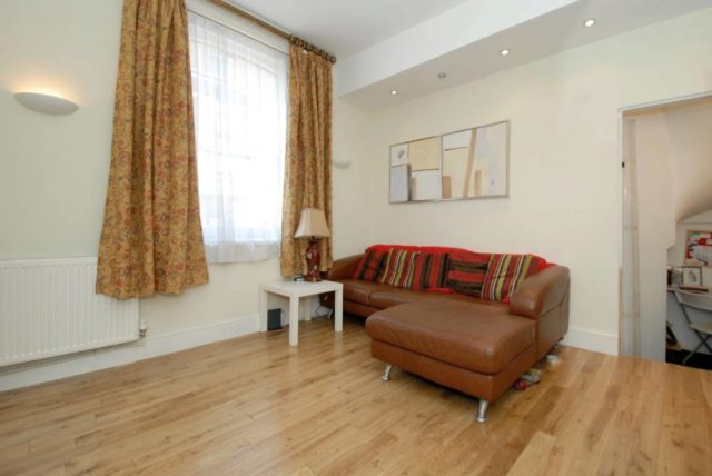  Image of 2 bedroom Ground Flat to rent in Shorrolds Road London SW6 at Market Cottage  Shorrolds Road, SW6 7TR